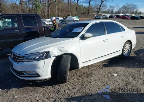 2016 Volkswagen Passat 1.8T Se z USA, uszkodzony, nr VIN 1VWBT7A34GC067160